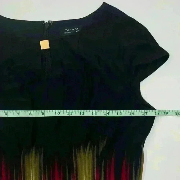 Tahari Arthur Levine Size 10 Cap Sleeve Keyhole Neck Pleated Sheath Dress Black - Picture 5 of 11